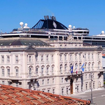 Casa Vacanze Trieste - Vista Piazza Unita Extérieur photo