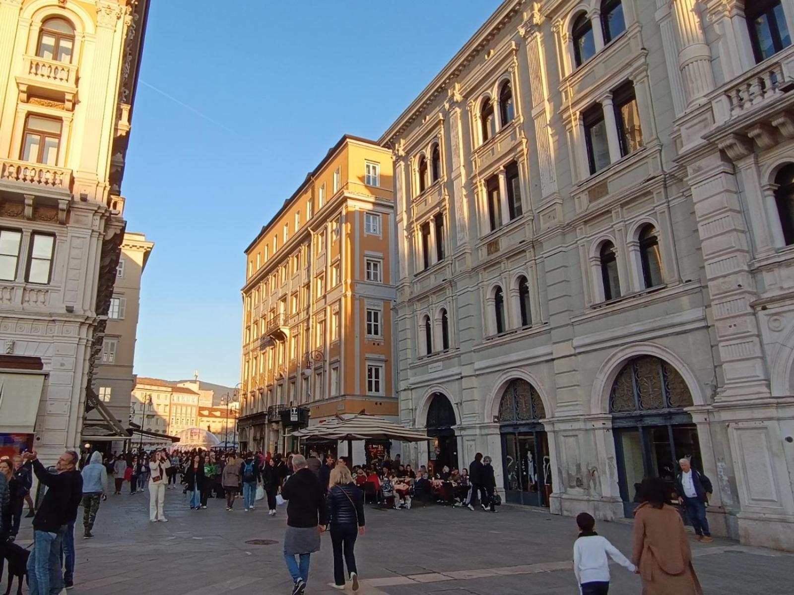 Casa Vacanze Trieste - Vista Piazza Unita Extérieur photo