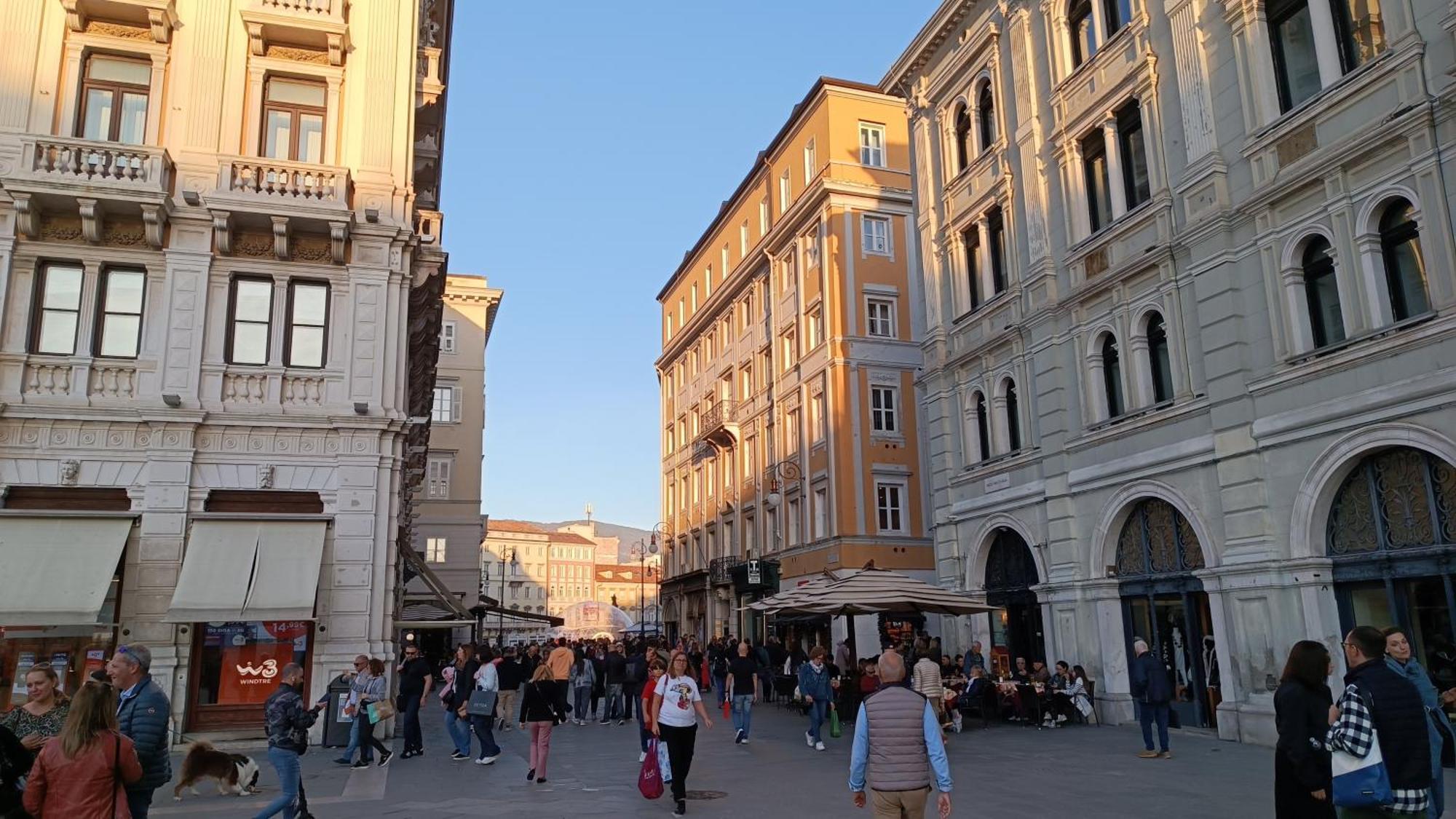 Casa Vacanze Trieste - Vista Piazza Unita Extérieur photo