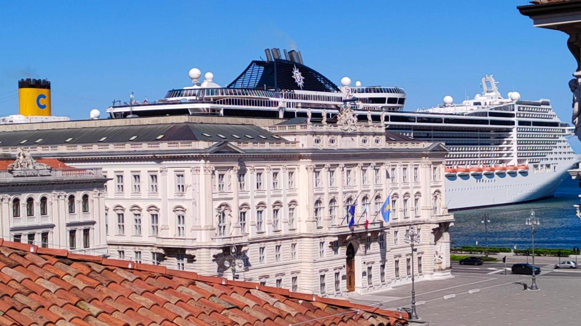 Casa Vacanze Trieste - Vista Piazza Unita Extérieur photo